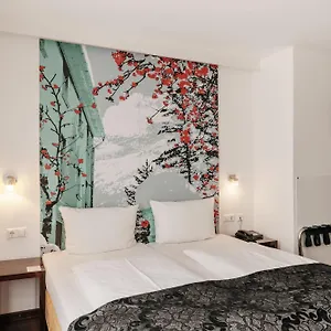 Helvetia Center 3*, Munich Germany